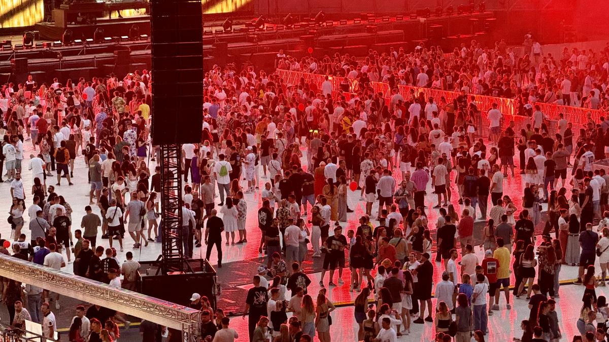 Campionul României a muncit în toneta cu mâncare, în prima zi de Neversea Kapital, pe Arena Națională