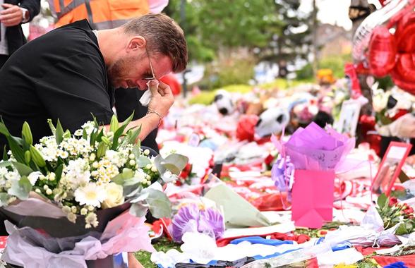 Liverpool, în doliu » Fanii și oamenii din fotbal îi aduc un ultim omagiu lui Diogo Jota: imagini înduioșătoare în apropierea Anfield Road