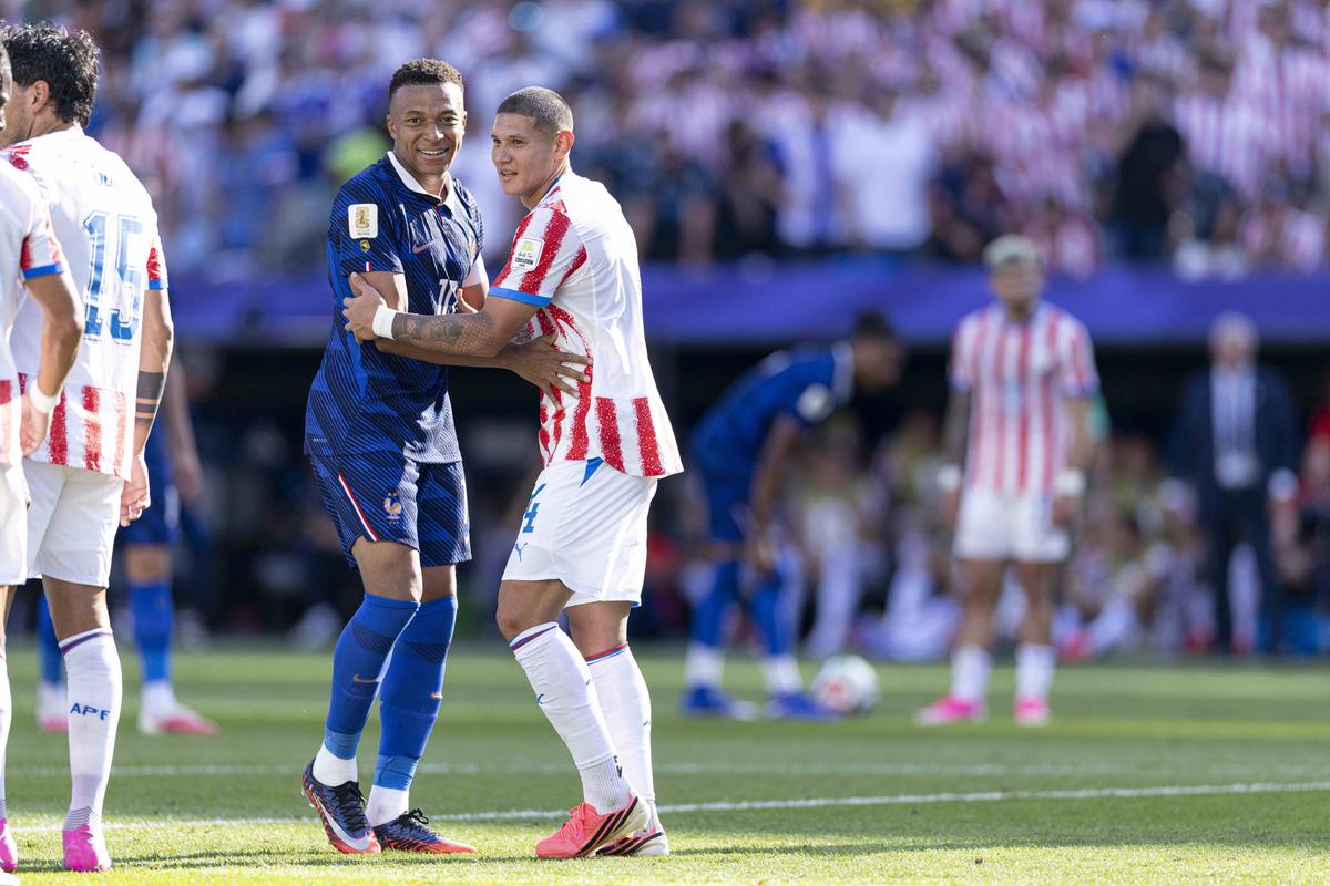 Marea favorită Franța s-a chinuit teribil cu Paraguay: un penalty a făcut diferența! Cine îl așteaptă pe Mbappe în sferturile de finală