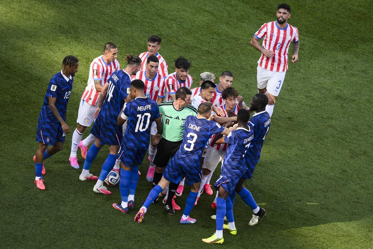 Marea favorită Franța s-a chinuit teribil cu Paraguay: un penalty a făcut diferența! Cine îl așteaptă pe Mbappe în sferturile de finală