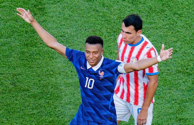 Imaginile care l-au transformat pe Mbappe în „inamicul numărul 1” în Paraguay! Ce s-a întâmplat după fluierul final