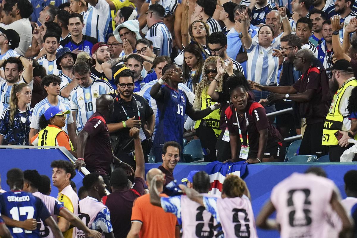 A marcat „cel mai nebun gol al Cupei Mondiale” și a sărit în tribune » Imagini cum nu s-au mai văzut