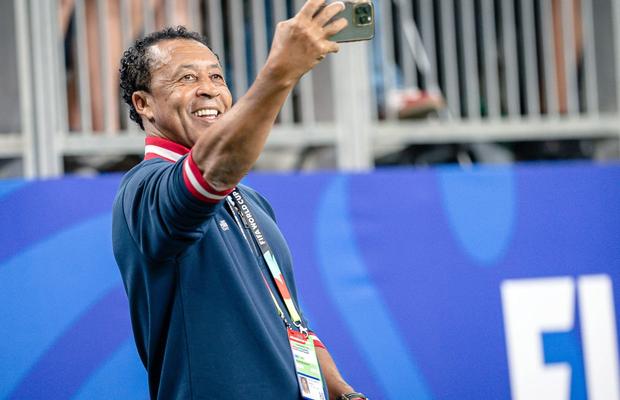 Bubista, selecționerul devenit celebru la Mondial, aplaudat în picioare la conferința de presă