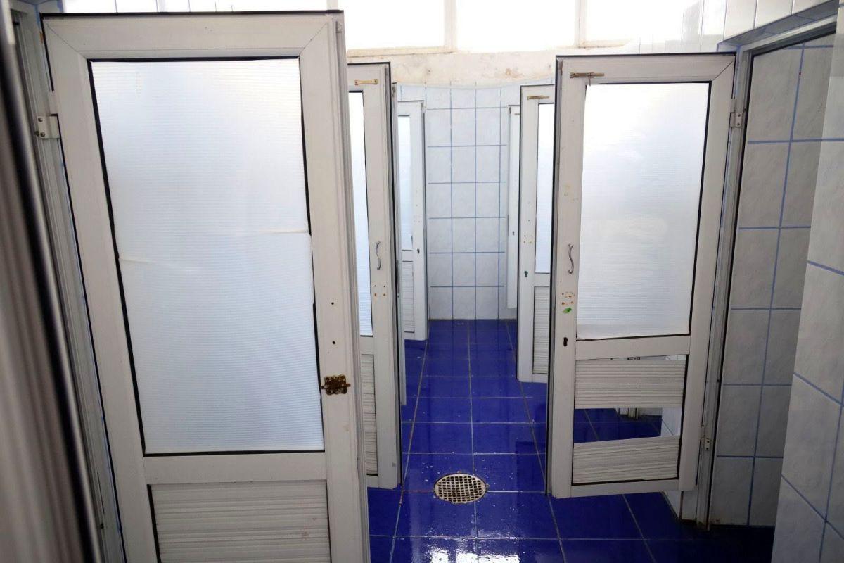Au semnat! Cât îi costă să reabiliteze polivalenta invadată de purici