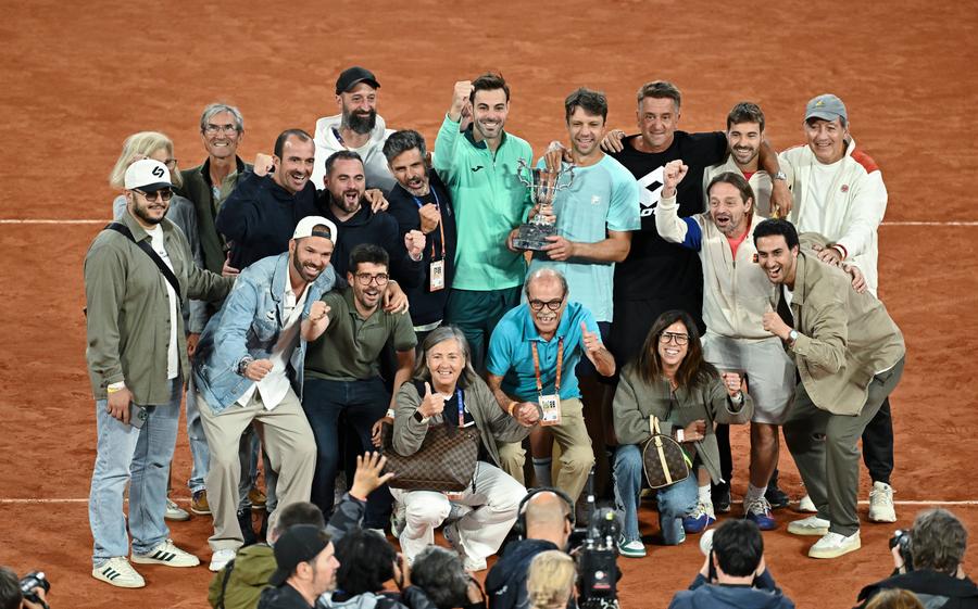 Marcel Granollers l-a avut alături pe Miguel la triumful de la Roland Garros din 202 FOTO Imago Images Ce jucător a mers la o înmormântare în mijlocul turneului de la Wimbledon
