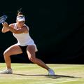 Linda Noskova lovind năprasnic în meciul cu Sorana Cîrstea FOTO Guliver/GettyImages