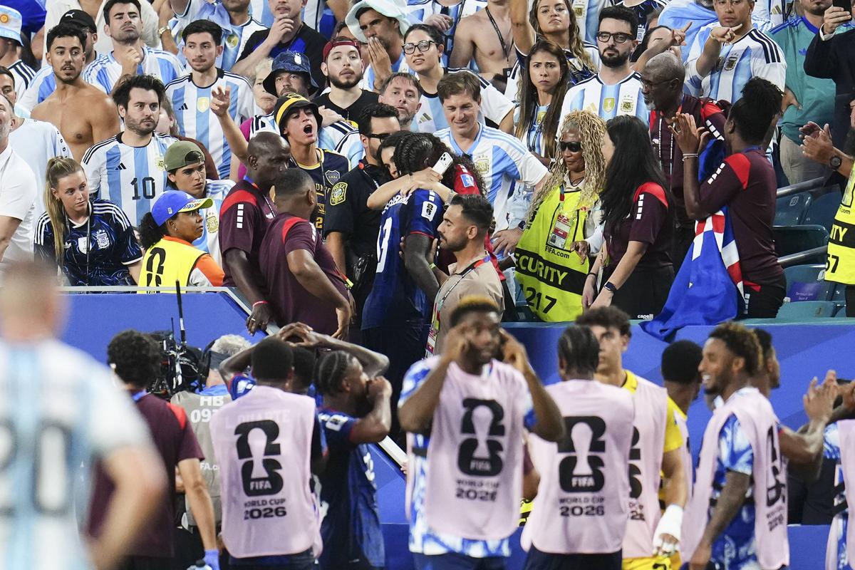 Lopes Cabral a sărit în tribună după ce a marcat cu Argentina
