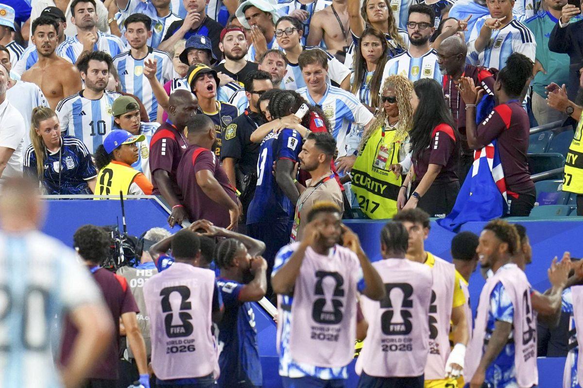 A marcat „cel mai nebun gol al Cupei Mondiale” și a sărit în tribune » Imagini cum nu s-au mai văzut