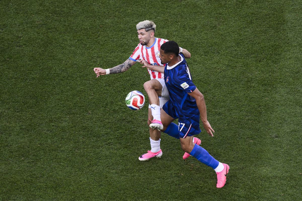 Marea favorită Franța s-a chinuit teribil cu Paraguay: un penalty a făcut diferența! Cine îl așteaptă pe Mbappe în sferturile de finală