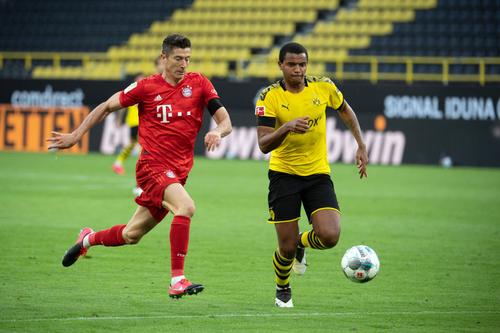 Uli Hoeness, președintele de onoare al lui Bayern Munchen, a pornit iar conflictul, primind replică de la Michael Zorc, directorul sportiv al lui Dortmund.