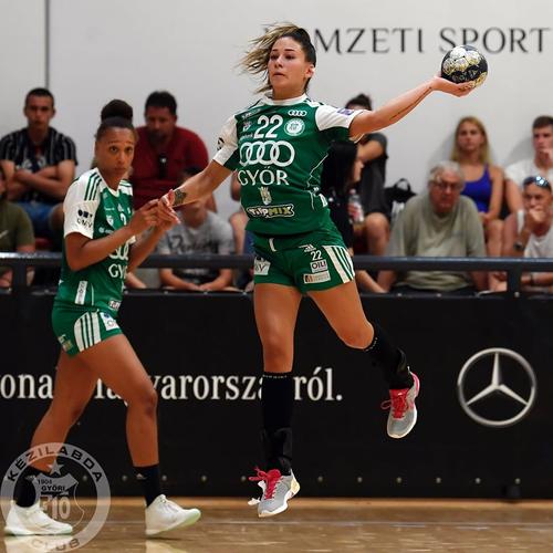 Viktoria Lukacs, extrema transferată de Gyor în această vară, a îmbrăcat prima dată tricoul campioanei Europei FOTO Gyor ETO