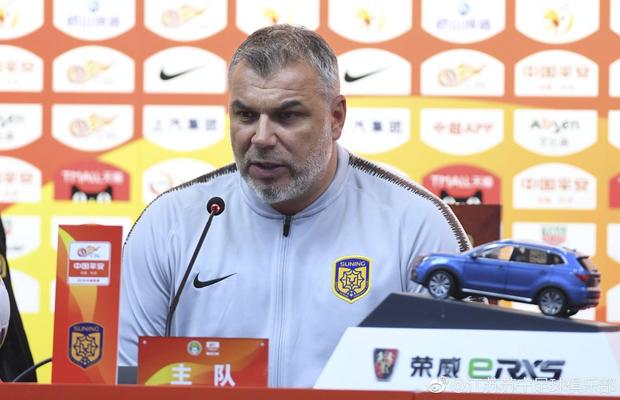 VIDEO Cosmin Olăroiu, victorie cu Rafa Benitez! Start excelent pentru Jiangsu Suning