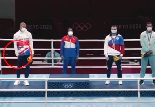 Boxerul britanic Ben Whittaker (24 de ani) a refuzat să poarte medalia de argint cucerită la Jocurile Olimpice de la Tokyo.