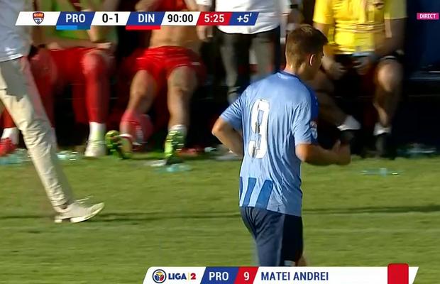 Gest golănesc în Progresul - Dinamo » Și-a scuipat adversarul și a fost eliminat!