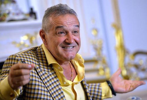 Gigi Becali, finanțatorul celor de la FCSB, spune că a transferat astăzi alți doi fotbaliști, în afară de Eduard Radaslavescu (18 ani, mijlocaș ofensiv) și Radu Boboc (23 de ani, fundaș dreapta, ambii de la Farul.