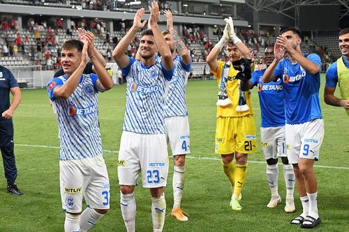 Laurențiu Popescu (în echipament galben) are evoluții din ce în ce mai apreciate la Craiova / Sursă foto: Imago Images
