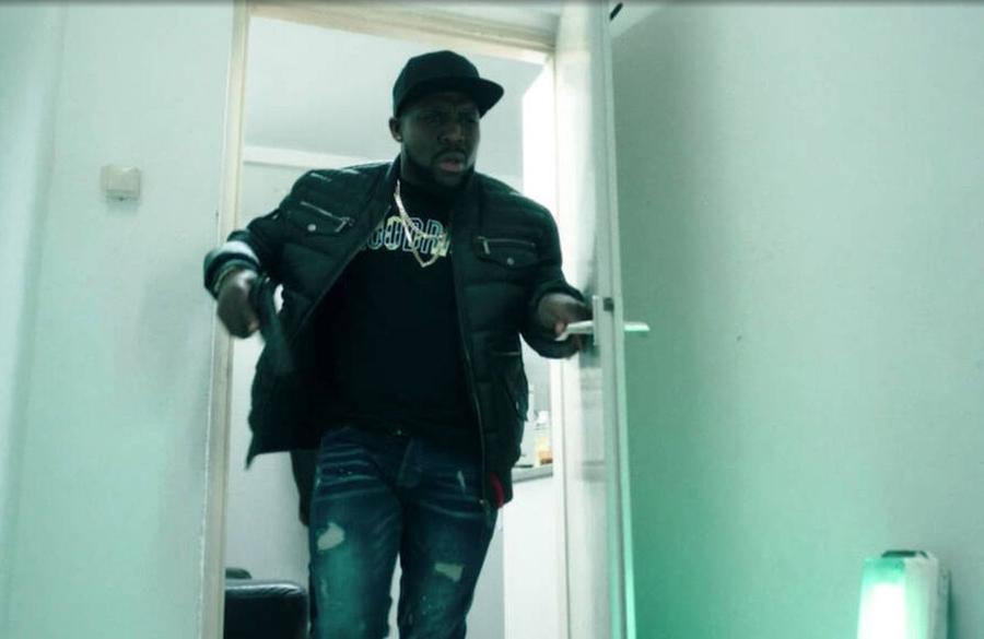 Royston Drenthe, în „Mocro Maffia” // sursă foto: nos.nl De necrezut » Fostul jucător de la Real Madrid e pe lista pentru următorul James Bond: „Pe lângă fotbal, a fost visul meu. I-am uluit la casting!”