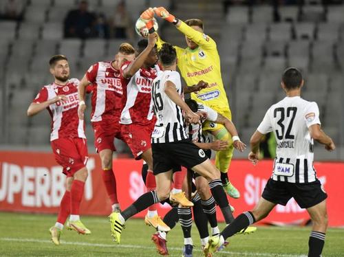 - Fază din meciul tur de baraj U Cluj - Dinamo 2-0, disputat pe Cluj Arena,  la 21 mai 2022 FOTO: Gazeta SpPorturilor