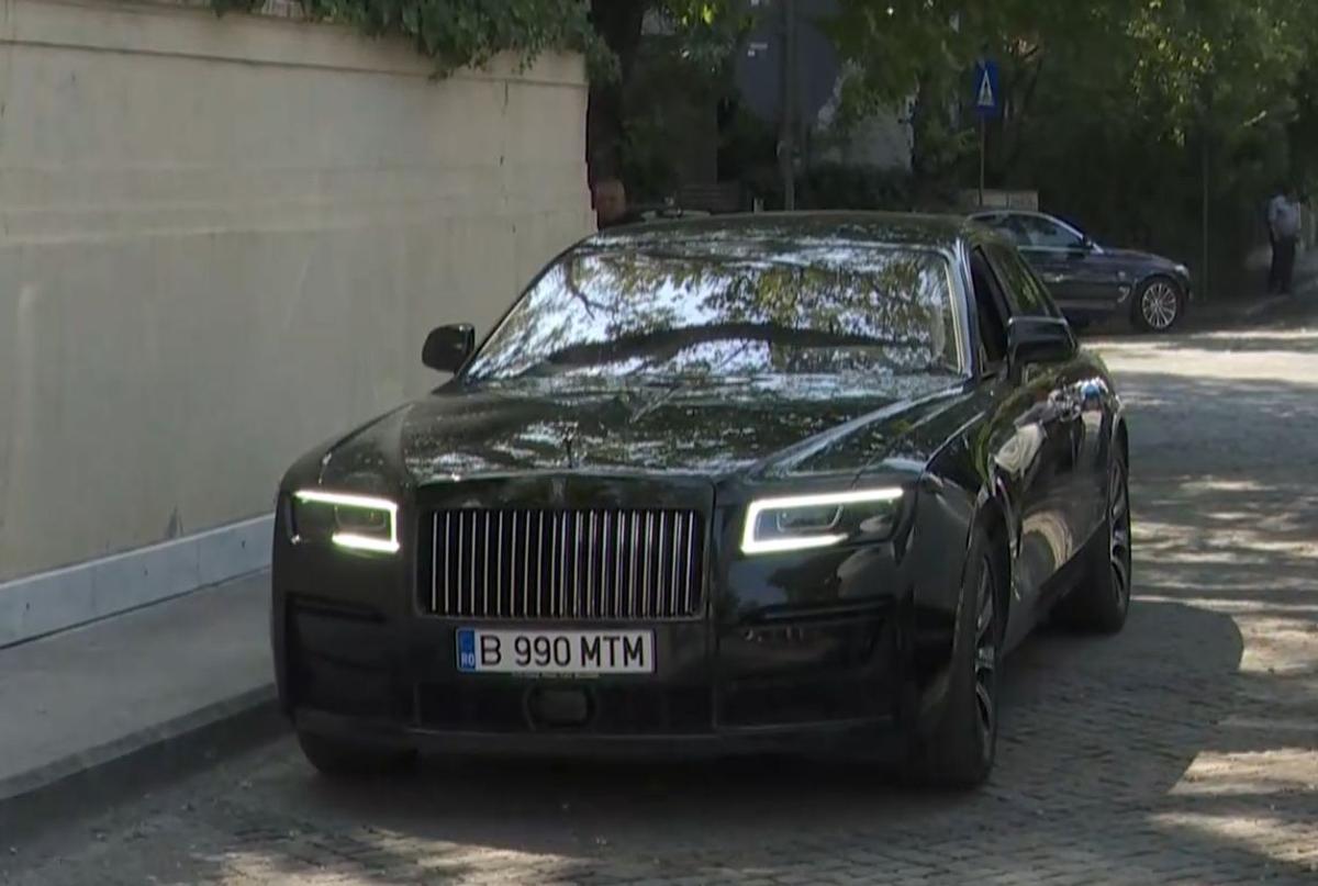 Singura mașină pe care Gigi Becali anunță că o mai conduce: „Nu mă ating de alta. E diferență mare. Când o conduci, zici că desenezi”