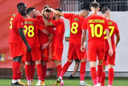 Adrian Șut poartă numărul 8 la FCSB // foto: Imago Images