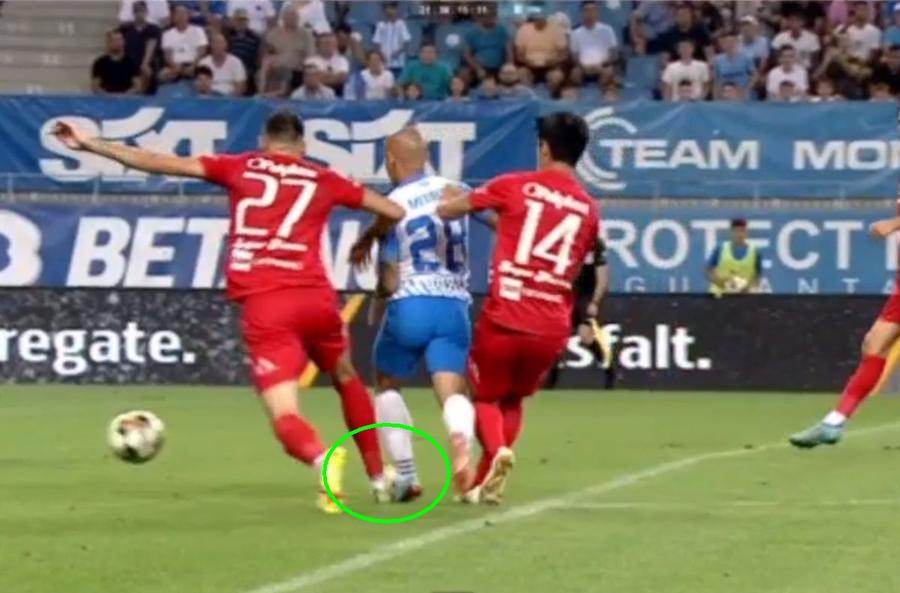 Fază complicată în Universitatea Craiova - Hermannstadt » Penalty dictat cu VAR după o analiză de 3 minute