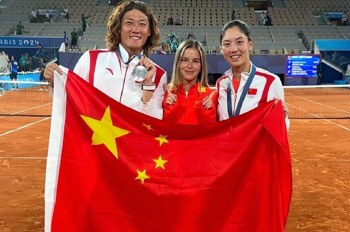 O româncă angajată la academia unui nume de top îl pregătește pe Zhizhen Zhang, debutant la Australian Open » De la Melbourne, Julia Moldovan își spune povestea pentru GSP