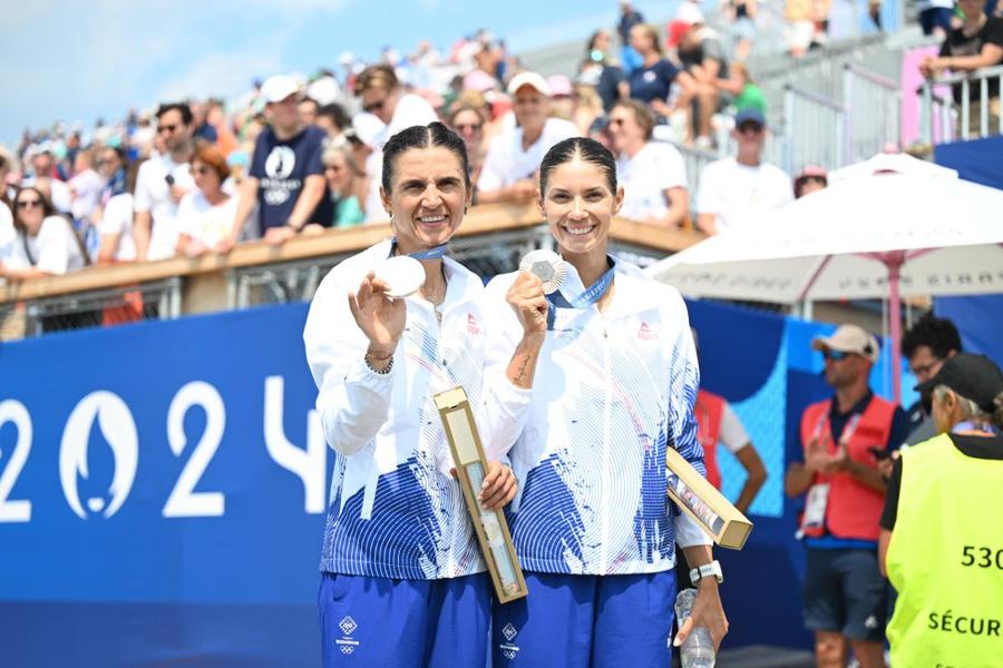 Ionela Cozmiuc și Gianina van Groningen cu argintul olimpic Foto: Raed Krishan Retragerile marcante ale anului 2024, de la Rafael Nadal, Andy Murray și Nikola Karabatic până la soții Ionela și Marius Cozmiuc