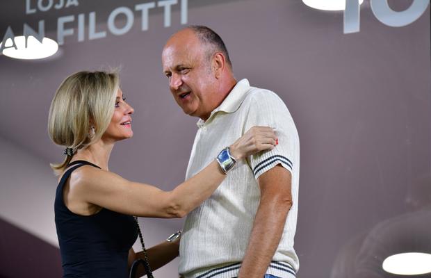 „Săracul Șucu nu știe cum să mai scape de fotbal” » Dezvăluire-șoc despre patronul Rapidului: „Soțiile vin cu inițiative bengoase”