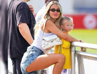 Diletta Leotta a „perturbat” antrenamentul lui Schalke