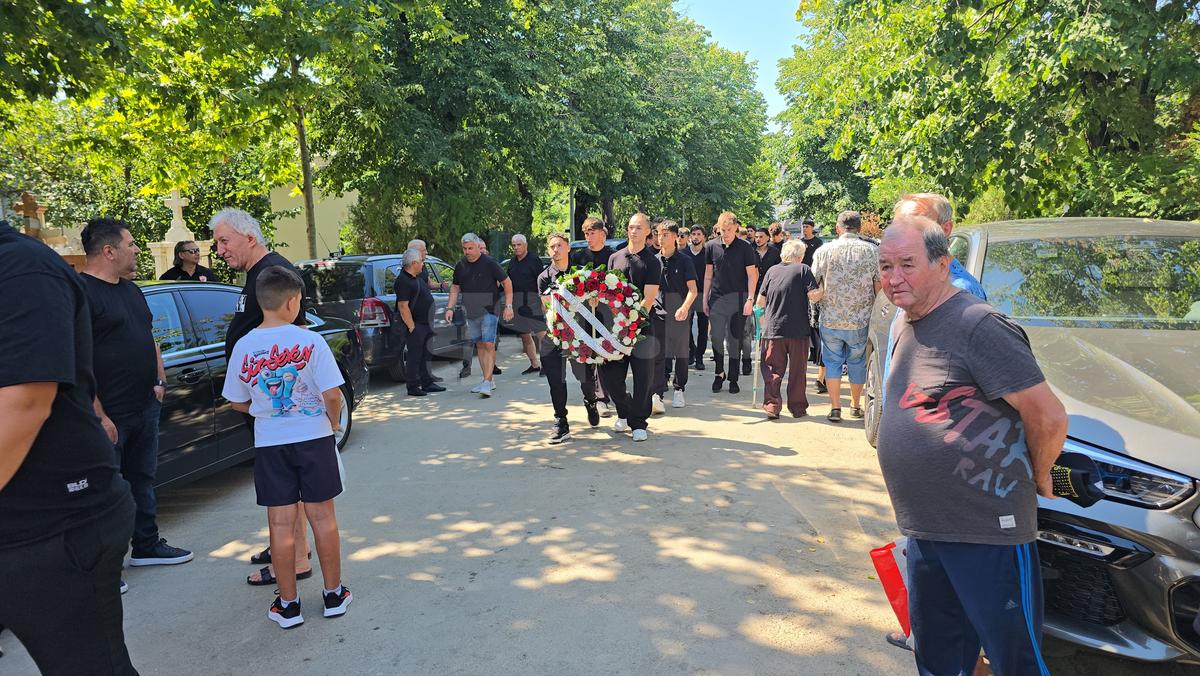 Adrian Ropotan, prima apariție după accidentul cu microbuzul lui Dinamo » A venit la înmormântarea fostului maseur