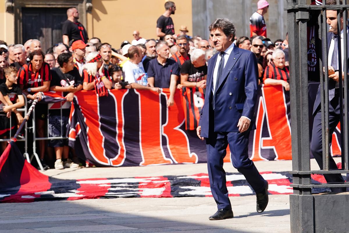 Imagini impresionante: Franco Baresi a fost înmormântat azi la Milano