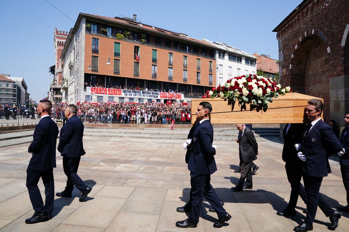 Imagini impresionante: Franco Baresi a fost înmormântat azi la Milano
