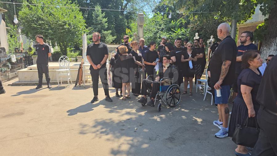 Adrian Ropotan, prima apariție după accidentul cu microbuzul lui Dinamo » A venit la înmormântarea fostului maseur