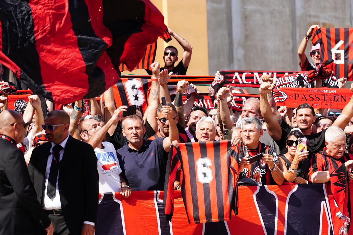 Imagini impresionante: Franco Baresi a fost înmormântat azi la Milano