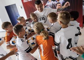 Dan Nistor, omagiat după egalarea recordului lui Dănciulescu! Superliga donează 515 mingi copiilor din România