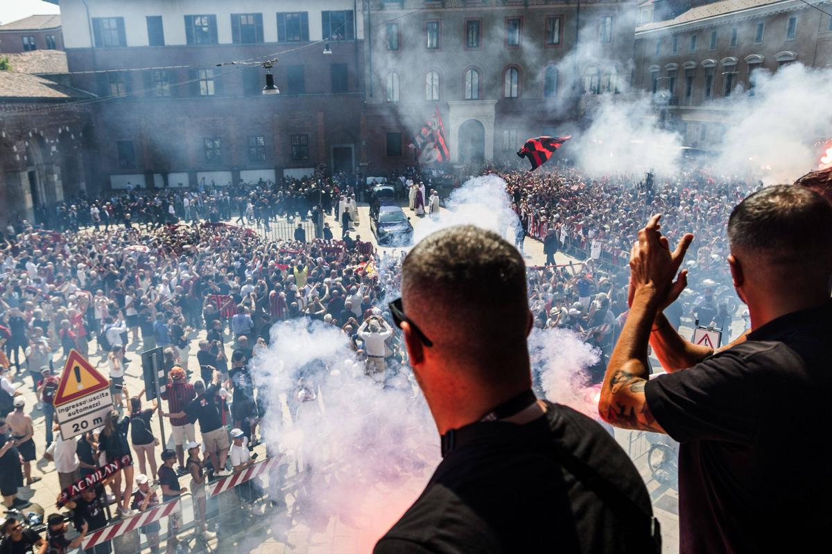 Imagini impresionante: Franco Baresi a fost înmormântat azi la Milano