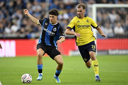 Darius Olaru, în galben // foto: Imago Images
