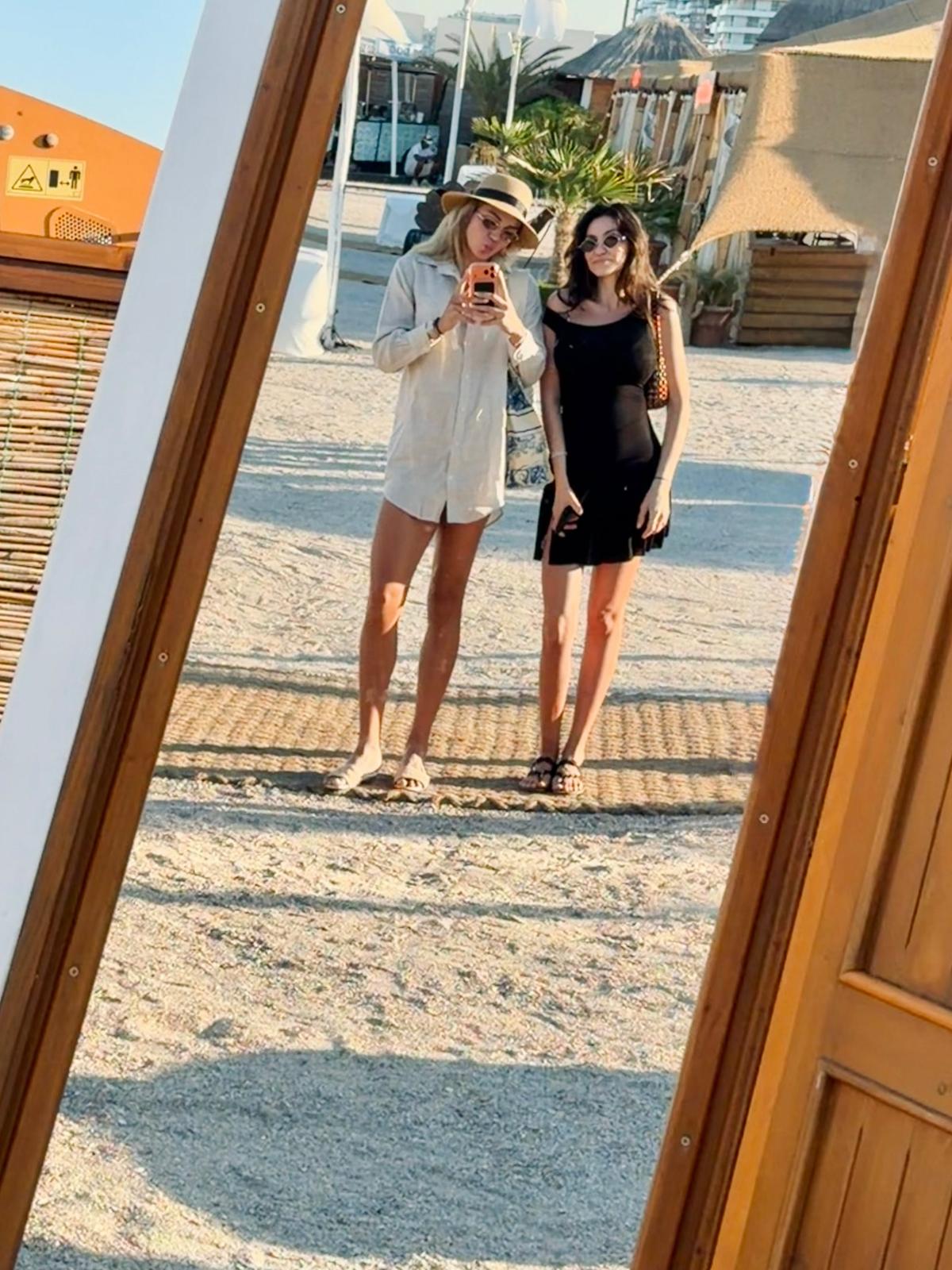 Și-a încărcat bateriile la Mamaia! Jaqueline Cristian, vacanță „ca fetele” după operația la genunchi