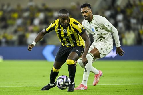 Moussa Diaby, în tricoul galben-negru al lui Al Ittihad / Foto: Imago