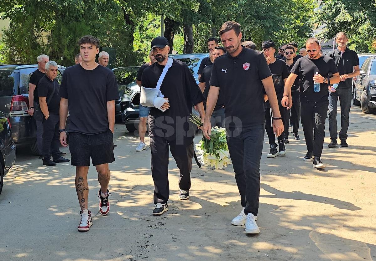 Adrian Ropotan, prima apariție după accidentul cu microbuzul lui Dinamo » A venit la înmormântarea fostului maseur