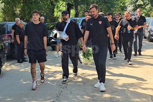 Adrian Ropotan, prima apariție după accidentul cu microbuzul lui Dinamo » A venit la înmormântarea fostului maseur