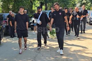 Adrian Ropotan, prima apariție după accidentul cu microbuzul lui Dinamo » A venit la înmormântarea fostului maseur