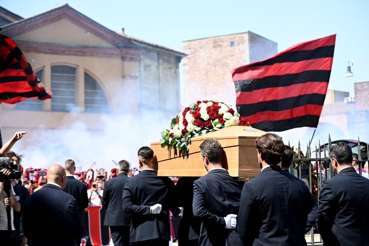 Imagini impresionante: Franco Baresi a fost înmormântat azi la Milano