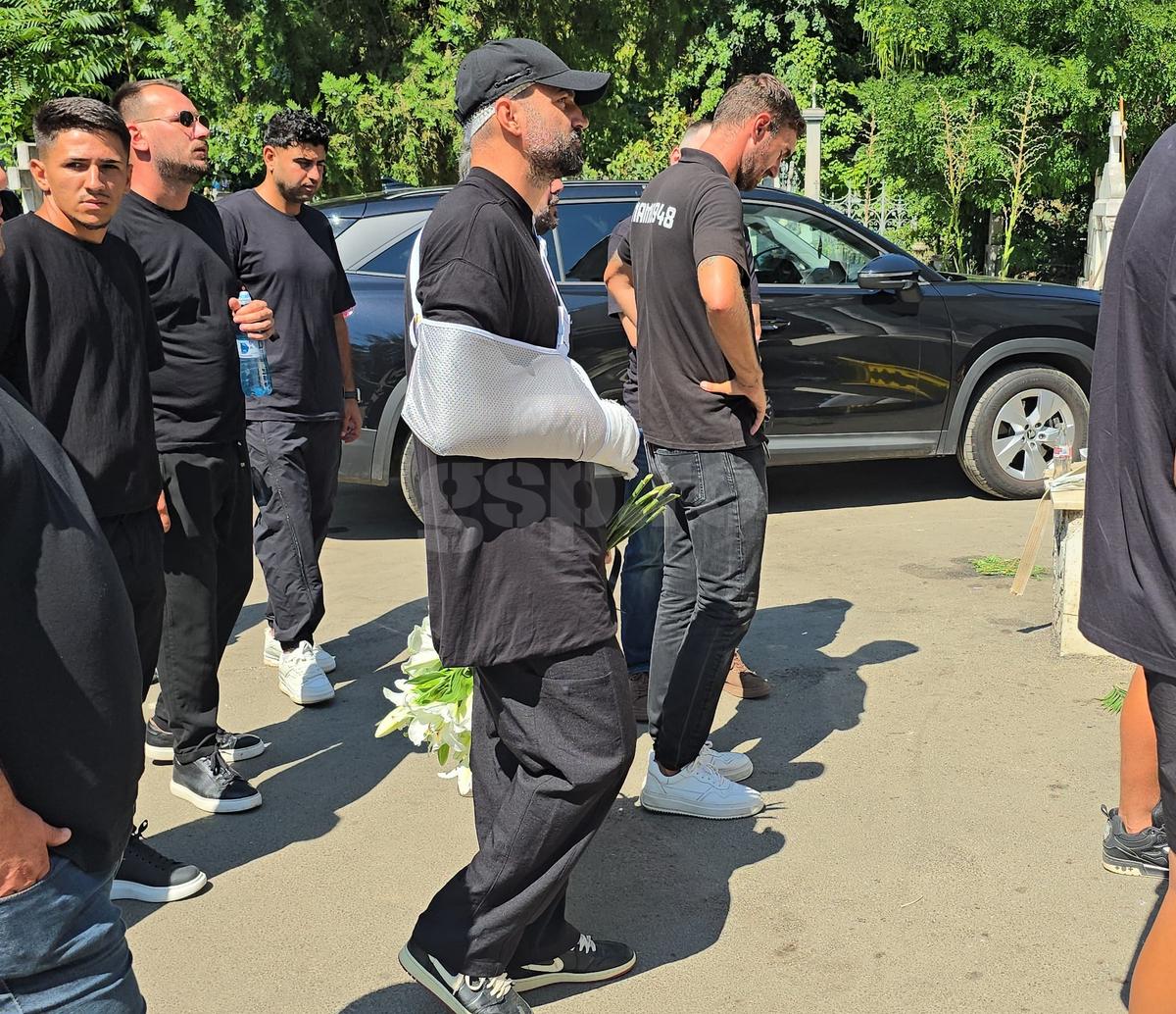 Adrian Ropotan, prima apariție după accidentul cu microbuzul lui Dinamo » A venit la înmormântarea fostului maseur