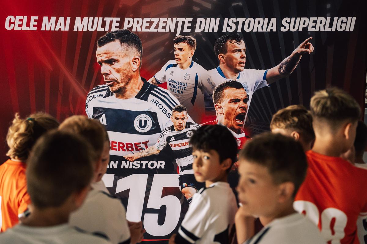 Dan Nistor, omagiat după egalarea recordului lui Dănciulescu! Superliga donează 515 mingi copiilor din România
