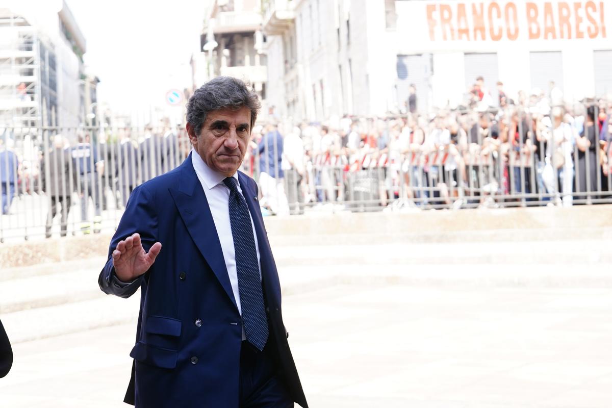 Imagini impresionante: Franco Baresi a fost înmormântat azi la Milano