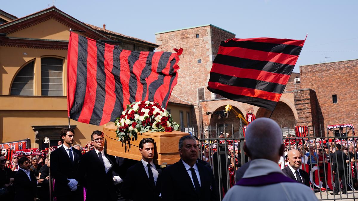 Imagini impresionante: Franco Baresi a fost înmormântat azi la Milano