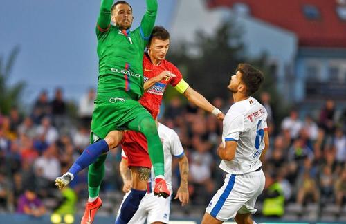 Marius Croitoru (39 de ani), antrenorul lui FC Botoșani, este revoltat de faptul că ar putea să împărtă stadionul cu o echipă din Liga 3