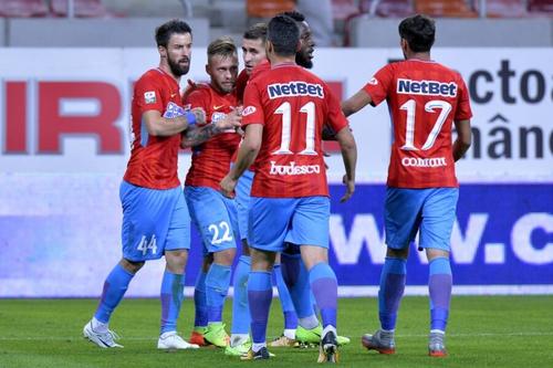 Gabi Enache (stânga), fostul jucător al celor de la FCSB, a vorbit despre momentele dificile prin care a trecut la gruparea roș-albastră.