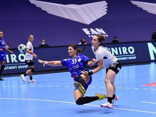 Semifinalele Cupei României se joacă sâmbătă în Sala Polivalentă: SCM Rm. Vâlcea-Rapid (11:00) și CSM București-Gloria Buzău (18:00). Duminică e finala